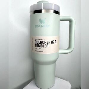 Stanley FlowState Quencher Tumbler 
40oz